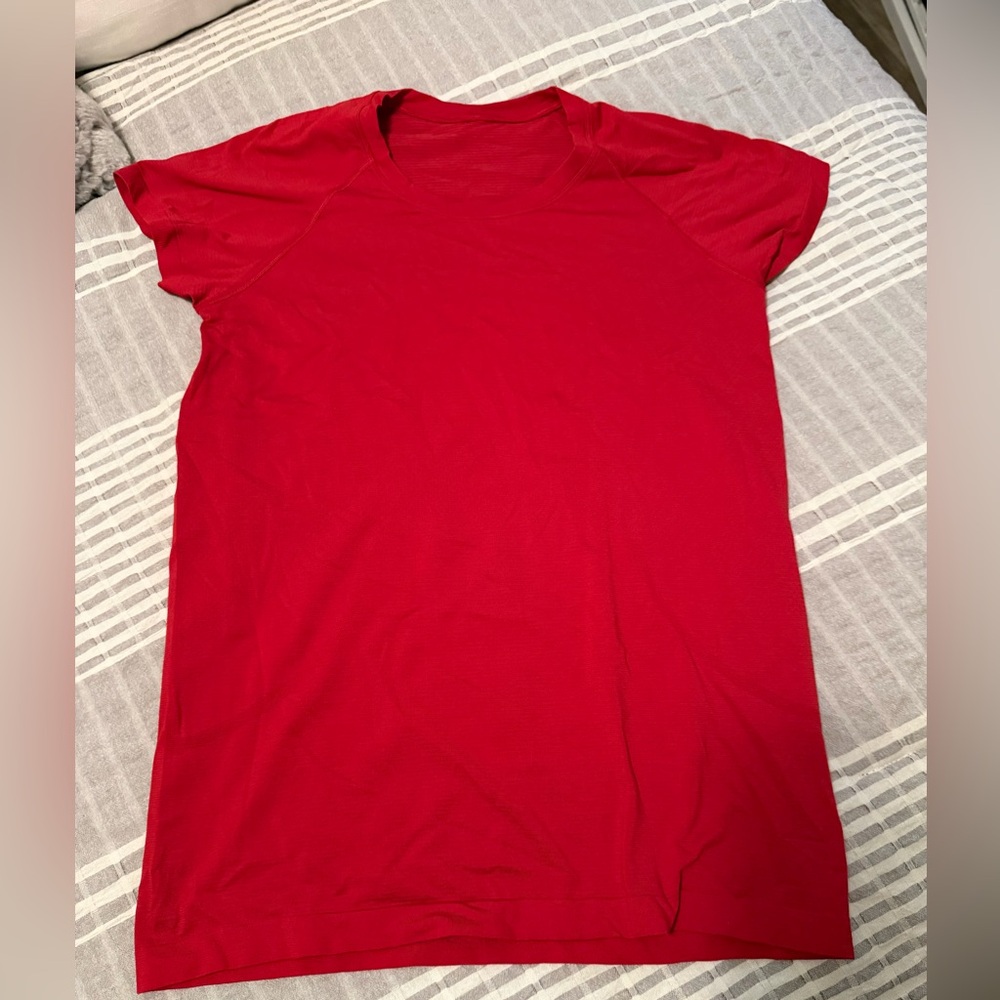 Lulu lemon swiftly top